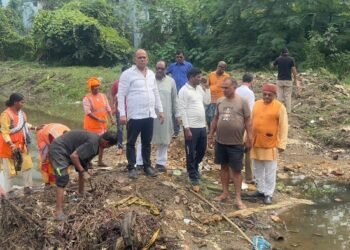 Jamshedpur chhath : पारडीह छठ घाट की सफाई में जुटे जदयू कार्यकर्ता, जमशेदपुर के विधायक सरयू राय के निर्देश पर चला स्वच्छता अभियान Jamshedpur chhath : पारडीह छठ घाट की सफाई में जुटे जदयू कार्यकर्ता, जमशेदपुर के विधायक सरयू राय के निर्देश पर चला स्वच्छता अभियान