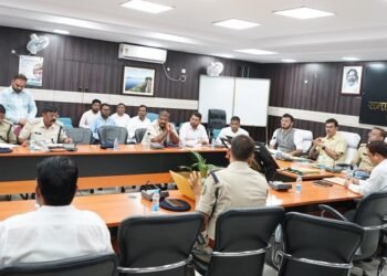 Jamshedpur NCORD meeting : जमशेदपुर में नशे के अवैध कारोबार पर प्रभावी अंकुश लगाने की रणनीति पर जोर, हॉटस्पॉट पर निगरानी और कार्रवाई तेज करने का निर्देश, अवैध बिक्री एवं तस्करी की सूचना टोल फ्री 112 या पुलिस कंट्रोल रूम के नंबर 0657-2431028 पर दें