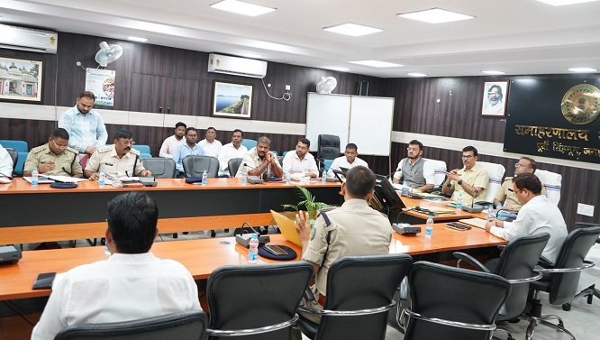 Jamshedpur NCORD meeting : जमशेदपुर में नशे के अवैध कारोबार पर प्रभावी अंकुश लगाने की रणनीति पर जोर, हॉटस्पॉट पर निगरानी और कार्रवाई तेज करने का निर्देश, अवैध बिक्री एवं तस्करी की सूचना टोल फ्री 112 या पुलिस कंट्रोल रूम के नंबर 0657-2431028 पर दें Jamshedpur NCORD meeting : जमशेदपुर में नशे के अवैध कारोबार पर प्रभावी अंकुश लगाने की रणनीति पर जोर, हॉटस्पॉट पर निगरानी और कार्रवाई तेज करने का निर्देश, अवैध बिक्री एवं तस्करी की सूचना टोल फ्री 112 या पुलिस कंट्रोल रूम के नंबर 0657-2431028 पर दें