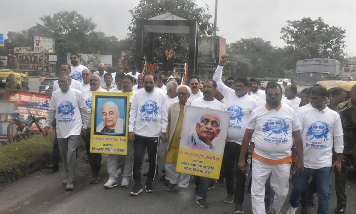 Jamshedpur sardar Vallabh bhai Jayanti : बिष्टुपुर खरकई पुल के पास पटेल स्मारक स्थल पर मनायी गयी सरदार वल्लभ भाई पटेल जी की जयंती, दी गयी श्रद्धांजलि Jamshedpur sardar Vallabh bhai Jayanti : बिष्टुपुर खरकई पुल के पास पटेल स्मारक स्थल पर मनायी गयी सरदार वल्लभ भाई पटेल जी की जयंती, दी गयी श्रद्धांजलि