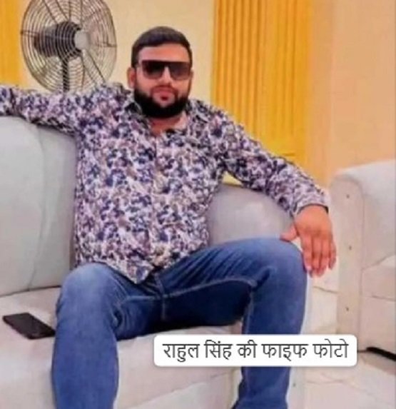 Jamshedpur police action : बिष्टुपुर के एक होटल में खाना खा रहे तड़ीपार अपराधी राहुल सिंह को पुलिस ने धर दबोचा, पुलिस कर रही सघन पूछताछ Jamshedpur police action : बिष्टुपुर के एक होटल में खाना खा रहे तड़ीपार अपराधी राहुल सिंह को पुलिस ने धर दबोचा, पुलिस कर रही सघन पूछताछ