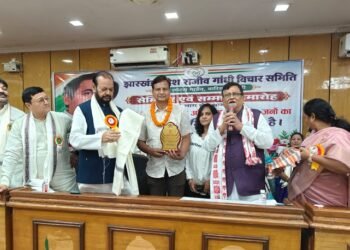 Jharkhand palamu late businessman honoured : पलामू के प्रसिद्ध व्यवसायी स्वर्गीय छट्ठू लाल उदयपुरी सम्मानित, पुत्री ने ग्रहण किया सम्मान Jharkhand palamu late businessman honoured : पलामू के प्रसिद्ध व्यवसायी स्वर्गीय छट्ठू लाल उदयपुरी सम्मानित, पुत्री ने ग्रहण किया सम्मान