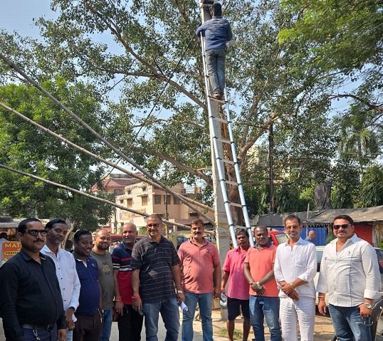 Jamshedpur mla saryu roy initiative : जमशेदपुर के विधायक सरयू राय के निर्देश पर सोनारी और मानगो में 25 लाइटें लगाई गईं, सरकार की योजना का मिलेगा लाभ Jamshedpur mla saryu roy initiative : जमशेदपुर के विधायक सरयू राय के निर्देश पर सोनारी और मानगो में 25 लाइटें लगाई गईं, सरकार की योजना का मिलेगा लाभ