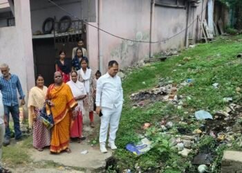 Adityapur public issue : आदित्यपुर में टेंडर के बाद भी नहीं शुरू हुआ नाली- सड़क निर्माण कार्य, पुरेंद्र नारायण सिंह भड़के, कहा – नगर निगम के लिए यह हास्यास्पद
