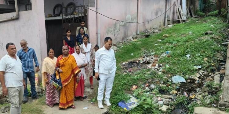 Adityapur public issue : आदित्यपुर में टेंडर के बाद भी नहीं शुरू हुआ नाली- सड़क निर्माण कार्य, पुरेंद्र नारायण सिंह भड़के, कहा – नगर निगम के लिए यह हास्यास्पद Adityapur public issue : आदित्यपुर में टेंडर के बाद भी नहीं शुरू हुआ नाली- सड़क निर्माण कार्य, पुरेंद्र नारायण सिंह भड़के, कहा – नगर निगम के लिए यह हास्यास्पद