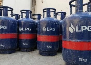 LPG price hike : त्योहारों से पहले महंगाई की मार, एलपीजी सिलेंडर के दाम बढ़े, अब इतनी चुकानी होगी कीमत