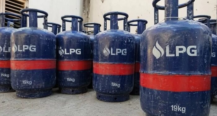 LPG price hike : त्योहारों से पहले महंगाई की मार, एलपीजी सिलेंडर के दाम बढ़े, अब इतनी चुकानी होगी कीमत