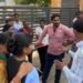 Jamshedpur birsanagar astha twin city hungama : बिरसानगर के आस्था ट्विन सिटी में कर्मचारियों का हंगामा, 3 महीने से वेतन नहीं मिलने का आरोप