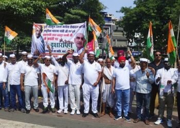 Jamshedpur congress : महात्मा गांधी एवं लाल बहादुर शास्त्री की जयंती पर जमशेदपुर जिला कांग्रेस कमेटी ने दी श्रद्धांजलि, किया गया दोनों स्वतंत्रता सेनानियों को नमन Jamshedpur congress : महात्मा गांधी एवं लाल बहादुर शास्त्री की जयंती पर जमशेदपुर जिला कांग्रेस कमेटी ने दी श्रद्धांजलि, किया गया दोनों स्वतंत्रता सेनानियों को नमन