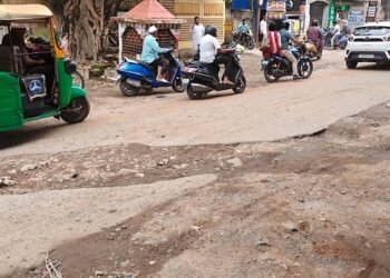 Jamshedpur mango road issue : मानगो के न्यू पुरुलिया रोड पर गड्ढों का जाल, बारिश ने बढ़ाई परेशानी, कभी भी हो सकता है बड़ा हादसा