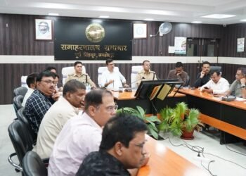 Jamshedpur administration alert : जमशेदपुर के उपायुक्त ने की दीपावली, कालीपूजा एवं छठ पर्व की तैयारियों की समीक्षा बैठक, घाटों की व्यवस्था, सुरक्षा एवं विधि-व्यवस्था संधारण की समीक्षा कर दिए गए आवश्यक दिशा-निर्देश Jamshedpur administration alert : जमशेदपुर के उपायुक्त ने की दीपावली, कालीपूजा एवं छठ पर्व की तैयारियों की समीक्षा बैठक, घाटों की व्यवस्था, सुरक्षा एवं विधि-व्यवस्था संधारण की समीक्षा कर दिए गए आवश्यक दिशा-निर्देश