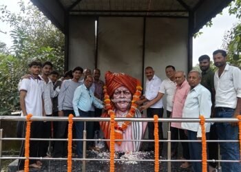 Jamshedpur pays tribute : जयंती पर याद किये गये पूर्व विधायक स्वर्गीय दीनानाथ पांडेय, समाजसेवी शिव शंकर सिंह ने प्रतिमा पर माल्यार्पण कर दी श्रद्धांजलि
