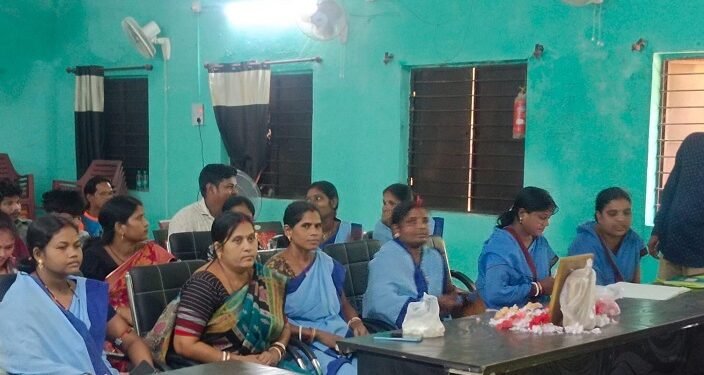 Jamshedpur rural : बहरागोड़ा के पाथरी पंचायत भवन में बापू को दी श्रद्धांजलि, स्वच्छता का लिया संकल्प Jamshedpur rural : बहरागोड़ा के पाथरी पंचायत भवन में बापू को दी श्रद्धांजलि, स्वच्छता का लिया संकल्प
