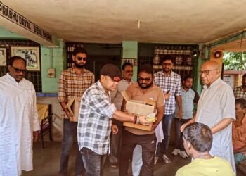 Jamshedpur ngo : बर्मामाइंस हिंद आश्रम में जरूरतमंदों के बीच प्रयत्न संस्था ने किया भोजन वितरण, विधायक सरयू राय रहे मौजूद Jamshedpur ngo : बर्मामाइंस हिंद आश्रम में जरूरतमंदों के बीच प्रयत्न संस्था ने किया भोजन वितरण, विधायक सरयू राय रहे मौजूद
