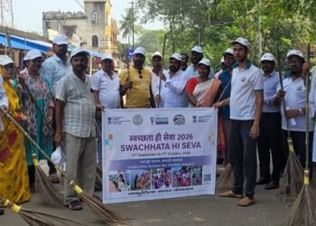 Jamshedpur rural : गांधी जयंती पर विधायक और नगर पंचायत के जनप्रतिनिधि और पदाधिकारियों ने झाडू लगाकर दिया स्वच्छता का संदेश, बापू की प्रतिमा पर माल्यार्पण कर दी श्रद्धांजलि Jamshedpur rural : गांधी जयंती पर विधायक और नगर पंचायत के जनप्रतिनिधि और पदाधिकारियों ने झाडू लगाकर दिया स्वच्छता का संदेश, बापू की प्रतिमा पर माल्यार्पण कर दी श्रद्धांजलि