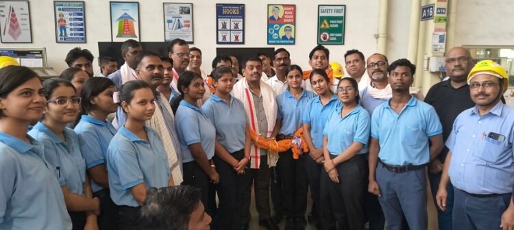 Tata motors : बोनस समझौते के उपरांत टाटा मोटर्स में इंजन डिवीजन, प्लांट वन व फाइव थाउजेंड विभाग में अध्यक्ष-महामंत्री का हुआ जोरदार स्वागत Tata motors : बोनस समझौते के उपरांत टाटा मोटर्स में इंजन डिवीजन, प्लांट वन व फाइव थाउजेंड विभाग में अध्यक्ष-महामंत्री का हुआ जोरदार स्वागत