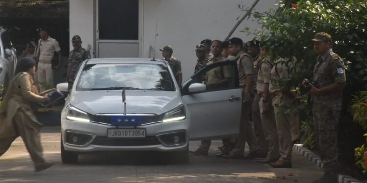 Jharkhand dgp in Jamshedpur : झारखंड के डीजीपी जमशेदपुर पहुंची, डकैती कांड की जांच की Jharkhand dgp in Jamshedpur : झारखंड के डीजीपी जमशेदपुर पहुंची, डकैती कांड की जांच की