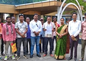 Jamshedpur rural ration dealer issue : पोटका में राशन डीलर पर मनमानी का आरोप, ग्रामीणों ने उपायुक्त से की शिकायत Jamshedpur rural ration dealer issue : पोटका में राशन डीलर पर मनमानी का आरोप, ग्रामीणों ने उपायुक्त से की शिकायत