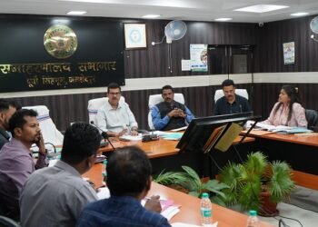 Jamshedpur dc meeting : जमशेदपुर के उपायुक्त ने की जिला योजना, नीति आयोग तथा सांसद-विधायक मद से संचालित योजनाओं की समीक्षा बैठक, विकास योजनाओं की रफ्तार और गुणवत्ता पर उपायुक्त सख्त, लंबित कार्यों को समयसीमा में पूरा करने का निर्देश Jamshedpur dc meeting : जमशेदपुर के उपायुक्त ने की जिला योजना, नीति आयोग तथा सांसद-विधायक मद से संचालित योजनाओं की समीक्षा बैठक, विकास योजनाओं की रफ्तार और गुणवत्ता पर उपायुक्त सख्त, लंबित कार्यों को समयसीमा में पूरा करने का निर्देश