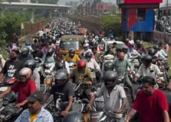Jamshedpur mango jam : मानगो पुल पर सुबह नौ बजे से 11 बजे तक रेंगते रहे वाहन, यातायात व्यवस्था पर उठे सवाल