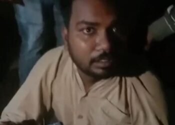 Jamshedpur extortion in name of police : सिदगोड़ा बाजार में पुलिस अधिकारियों के नाम पर रंगदारी मांगने का आरोप, एक पकड़ाया, दूसरा फरार, देखिए – video