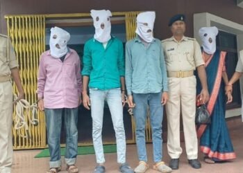 Adityapur police action : आदित्यपुर में नवविवाहिता की मौत मामले में पति, सास-ससुर समेत चार गिरफ्तार, भेजा गया जेल Adityapur police action : आदित्यपुर में नवविवाहिता की मौत मामले में पति, सास-ससुर समेत चार गिरफ्तार, भेजा गया जेल
