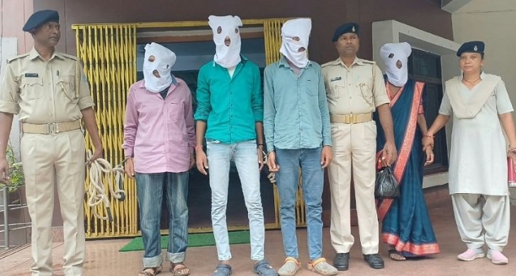Adityapur police action : आदित्यपुर में नवविवाहिता की मौत मामले में पति, सास-ससुर समेत चार गिरफ्तार, भेजा गया जेल Adityapur police action : आदित्यपुर में नवविवाहिता की मौत मामले में पति, सास-ससुर समेत चार गिरफ्तार, भेजा गया जेल