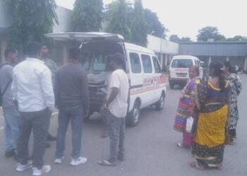 Jamshedpur incident : बारीडीह से बिरसानगर जाने के रास्ते पर की कपड़े की दुकान में शार्ट सर्किट, एक इलेक्ट्रिशियन की मौत, हंगामा Jamshedpur incident : बारीडीह से बिरसानगर जाने के रास्ते पर की कपड़े की दुकान में शार्ट सर्किट, एक इलेक्ट्रिशियन की मौत, हंगामा