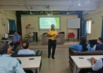south eastern railway civil defence : रेल सिविल डिफेंस ने लोको पायलटों को फायर एक्सटिंग्विशर संचालन का दिया प्रशिक्षण, आगजनी की स्थिति में सही फायर संयंत्र का चयन एवं सुरक्षित उपयोग की दी गई जानकारी south eastern railway civil defence : रेल सिविल डिफेंस ने लोको पायलटों को फायर एक्सटिंग्विशर संचालन का दिया प्रशिक्षण, आगजनी की स्थिति में सही फायर संयंत्र का चयन एवं सुरक्षित उपयोग की दी गई जानकारी