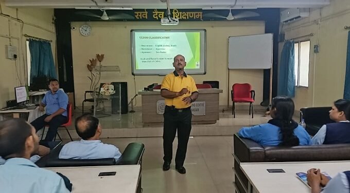 south eastern railway civil defence : रेल सिविल डिफेंस ने लोको पायलटों को फायर एक्सटिंग्विशर संचालन का दिया प्रशिक्षण, आगजनी की स्थिति में सही फायर संयंत्र का चयन एवं सुरक्षित उपयोग की दी गई जानकारी