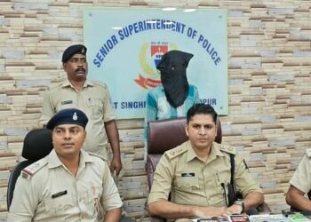 Jamshedpur police success : बिरसानगर में हथियारों की खरीद-बिक्री का खुलासा, देसी पिस्टल और दो गोलियों के साथ तीन नाबालिग समेत चार गिरफ्तार Jamshedpur police success : बिरसानगर में हथियारों की खरीद-बिक्री का खुलासा, देसी पिस्टल और दो गोलियों के साथ तीन नाबालिग समेत चार गिरफ्तार