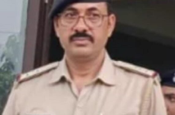 Jamshedpur ps incharge suspended : लापरवाही के आरोप में बिरसानगर थाना प्रभारी निलंबित, जमशेदपुर के एसएसपी ने की कार्रवाई Jamshedpur ps incharge suspended : लापरवाही के आरोप में बिरसानगर थाना प्रभारी निलंबित, जमशेदपुर के एसएसपी ने की कार्रवाई