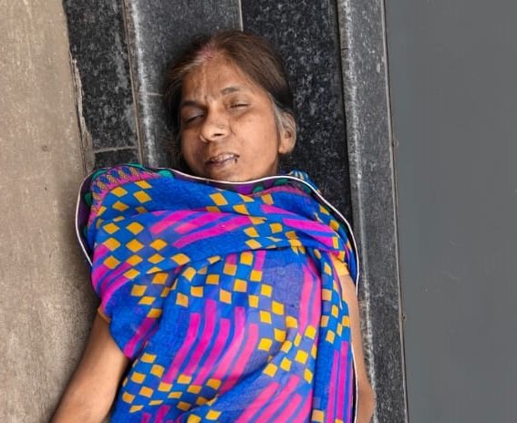 Jamshedpur suspicious death : साकची में अज्ञात वृद्ध महिला की संदिग्ध परिस्थितियों में मौत, तफ्तीश में जुटी पुलिस, देखिए – video Jamshedpur suspicious death : साकची में अज्ञात वृद्ध महिला की संदिग्ध परिस्थितियों में मौत, तफ्तीश में जुटी पुलिस, देखिए – video
