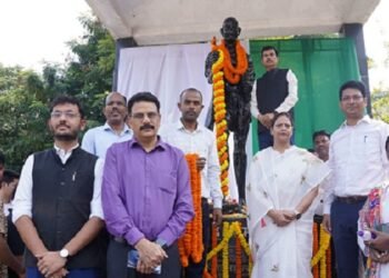 Jamshedpur mango nagar nigam mayor Sudha Gupta : मानगो गांधी मैदान में महात्मा गांधी एवं लाल बहादुर शास्त्री को श्रद्धांजलि, मेयर सुधा गुप्ता ने सत्य, सादगी और राष्ट्रसेवा के आदर्शों को किया नमन