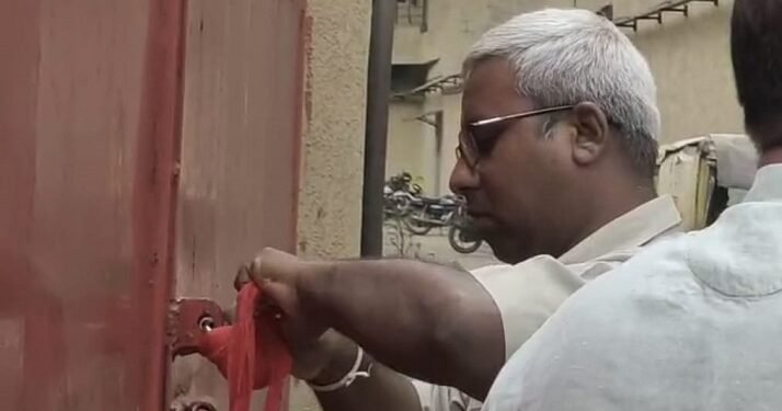 Jamshedpur pm mall action : पीएम मॉल पर टाटा स्टील की बड़ी कार्रवाई, पिछला दरवाजा किया सील, देखिए – video Jamshedpur pm mall action : पीएम मॉल पर टाटा स्टील की बड़ी कार्रवाई, पिछला दरवाजा किया सील, देखिए – video