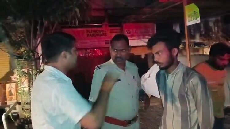 Jamshedpur incident : उलीडीह में बीच-बचाव करने गये युवक को पड़ा भारी, नशे में धुत युवकों ने की मारपीट, पैसे लेकर मामला दबाने का आरोप, देखिए – video
