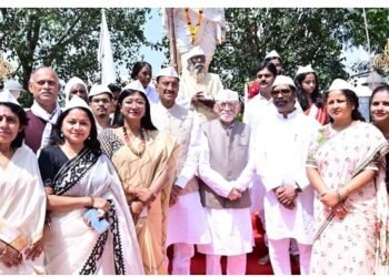 Jharkhand pays homage to father of nation : झारखंड के राज्यपाल और मुख्यमंत्री ने राष्ट्रपिता महात्मा गांधी को दी भावपूर्ण श्रद्धांजलि, किया नमन