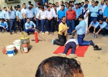 Tatanagar railway civil defence : रेलवे ट्रैक पर हाथियों की सुरक्षा और आपदा प्रबंधन को लेकर 286 लोको पायलटों को दिया गया प्रशिक्षण, टाटानगर रेल सिविल डिफेंस ने इलेक्ट्रिक लोको पायलट ट्रेनिंग सेंटर में आयोजित किया एक दिवसीय प्रशिक्षण कार्यक्रम