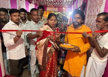 Jamshedpur rural : चाकुलिया के कमारीगोड़ा में लक्ष्मी पूजा पंडाल का भाजपा जिला मंत्री चंदना मुर्मू ने किया उद्घाटन Jamshedpur rural : चाकुलिया के कमारीगोड़ा में लक्ष्मी पूजा पंडाल का भाजपा जिला मंत्री चंदना मुर्मू ने किया उद्घाटन