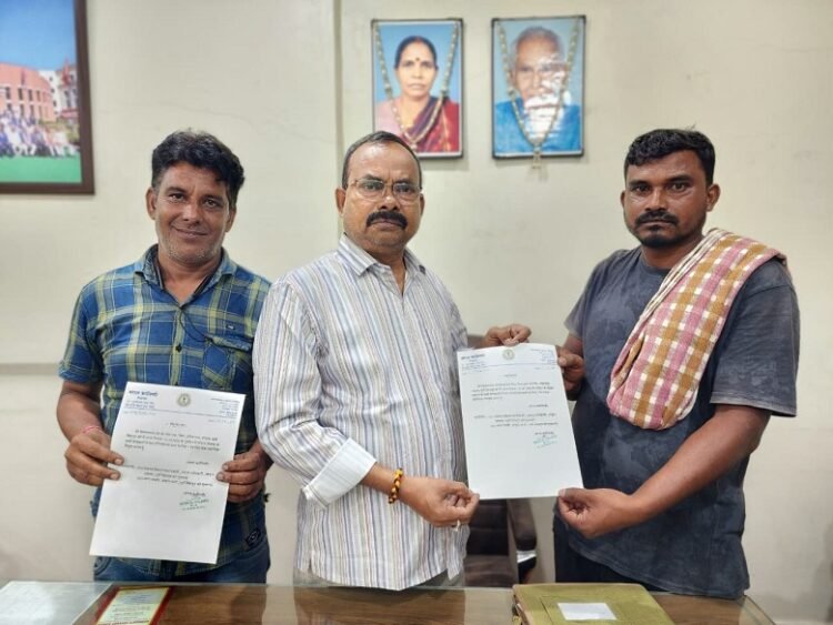 Jugsalai mla mangal kalinda new appointment : बोड़ाम प्रखंड में विधायक मंगल कालिंदी ने की दो प्रतिनिधियों की नियुक्ति, काजल सिंह बने विधायक प्रतिनिधि, परेश दत्ता को मिली उप विधायक प्रतिनिधि की जिम्मेदारी Jugsalai mla mangal kalinda new appointment : बोड़ाम प्रखंड में विधायक मंगल कालिंदी ने की दो प्रतिनिधियों की नियुक्ति, काजल सिंह बने विधायक प्रतिनिधि, परेश दत्ता को मिली उप विधायक प्रतिनिधि की जिम्मेदारी