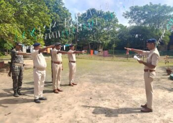 Jamshedpur rural : राष्ट्रीय एकता दिवस पर श्यामसुंदरपुर और चाकुलिया थाना में पुलिस पदाधिकारियों ने ली एकता और अखंडता बनाएं रखने की शपथ Jamshedpur rural : राष्ट्रीय एकता दिवस पर श्यामसुंदरपुर और चाकुलिया थाना में पुलिस पदाधिकारियों ने ली एकता और अखंडता बनाएं रखने की शपथ