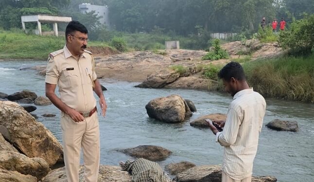 West singhbhum body found : चक्रधरपुर के इंदकाटा के पास नदी में मिला अधेड़ का शव, गुरुवार शाम से घर से था लापता
