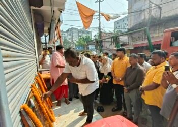 West singhbhum MLA laid foundation stone: चक्रधरपुर में सड़क निर्माण को मिली रफ्तार, पवन चौक से थाना मोड़ तक बनेगी सड़क, विधायक सुखराम उरांव ने किया शिलान्यास West singhbhum MLA laid foundation stone: चक्रधरपुर में सड़क निर्माण को मिली रफ्तार, पवन चौक से थाना मोड़ तक बनेगी सड़क, विधायक सुखराम उरांव ने किया शिलान्यास