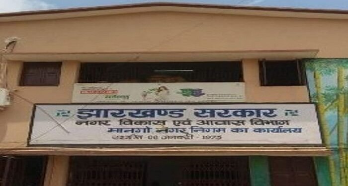 Jamshedpur mango water issue raised by mla saryu roy : मानगो में पेयजल संकट पर जमशेपुर के विधायक सरयू राय ने अपनाया कड़ा रुख, 15 दिन में पानी की व्यवस्था न सुधरी तो ‘पानी नहीं तो बिल नहीं’ अभियान चलेगा Jamshedpur mango water issue raised by mla saryu roy : मानगो में पेयजल संकट पर जमशेपुर के विधायक सरयू राय ने अपनाया कड़ा रुख, 15 दिन में पानी की व्यवस्था न सुधरी तो ‘पानी नहीं तो बिल नहीं’ अभियान चलेगा