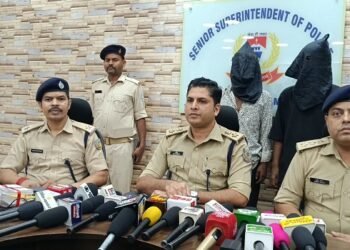 Jamshedpur police success : जमशेदपुर में बाइक चोरी कर शहर में मोबाइल छीनने वाले दो बदमाश गिरफ्तार, देखिए – video