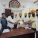 Jamshedpur bjp sikh leader meets mp : जलियांवाला बाग एक्सप्रेस का परिचालन बंद नहीं करने की मांग, सांसद विद्युत वरण महतो से मिले भाजपा सिख नेता Jamshedpur bjp sikh leader meets mp : जलियांवाला बाग एक्सप्रेस का परिचालन बंद नहीं करने की मांग, सांसद विद्युत वरण महतो से मिले भाजपा सिख नेता
