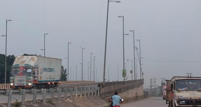 Jamshedpur rural : दुर्गा पूजा से पहले बहरागोड़ा के एनएच 18 और 49 पर स्ट्रीट लाइटें दुरुस्त कराने की मांग